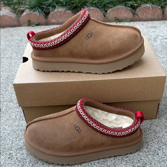 UGG Kids Tazz Slippers Chestnut Size 2 Brand New! - Picture 1 of 11